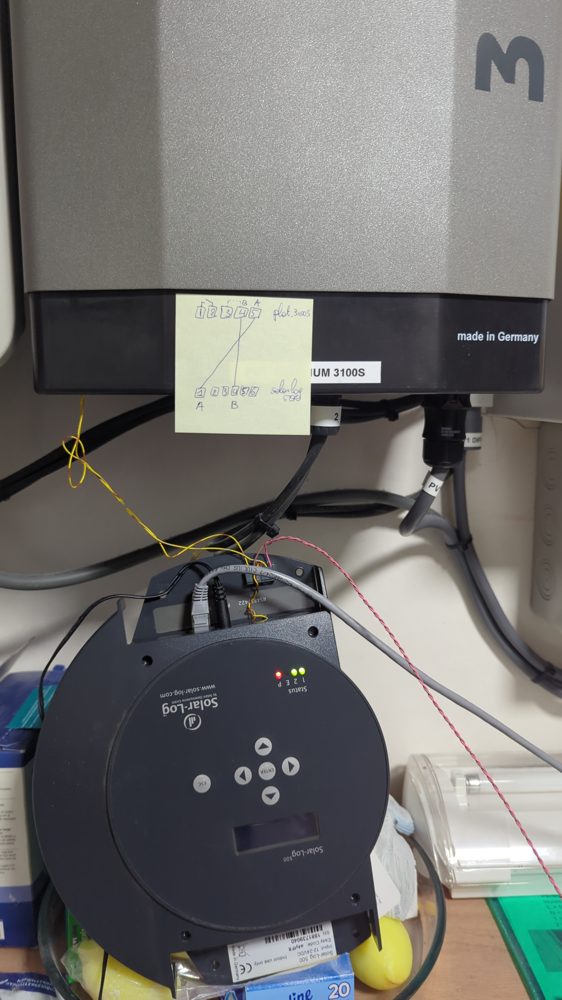 The Solar-Log 500 data logger mounted beneath the Platinum 3100S inverter